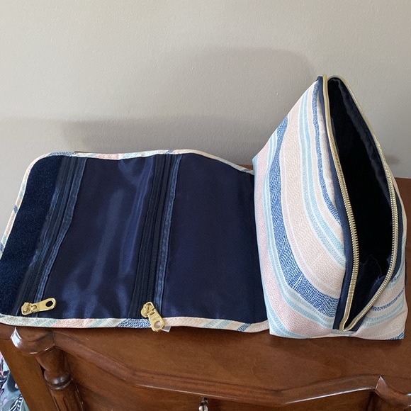 Sophia Joy Cosmetics Case with Handle. NWT - Picture 9 of 12